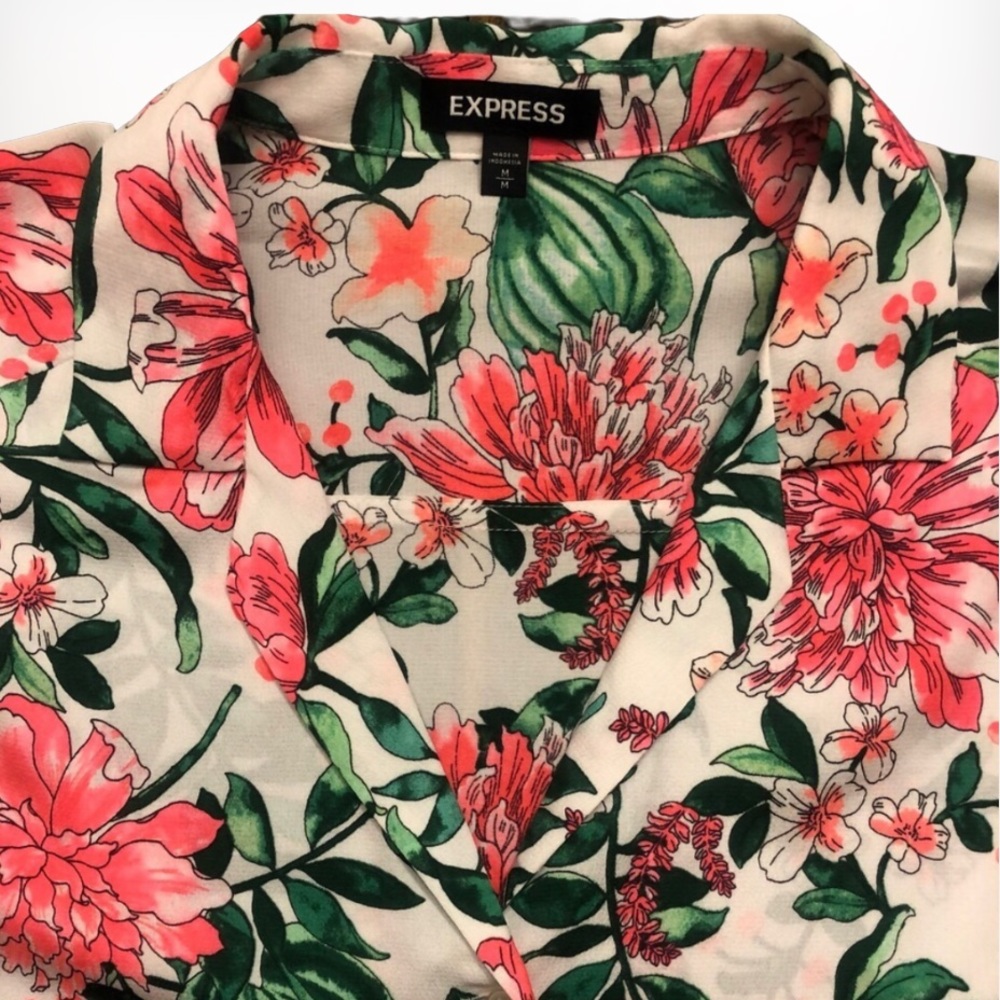 NWOT Express Beautiful Tropical 🌸🌴Floral Button Up Midriff Blouse SZ M